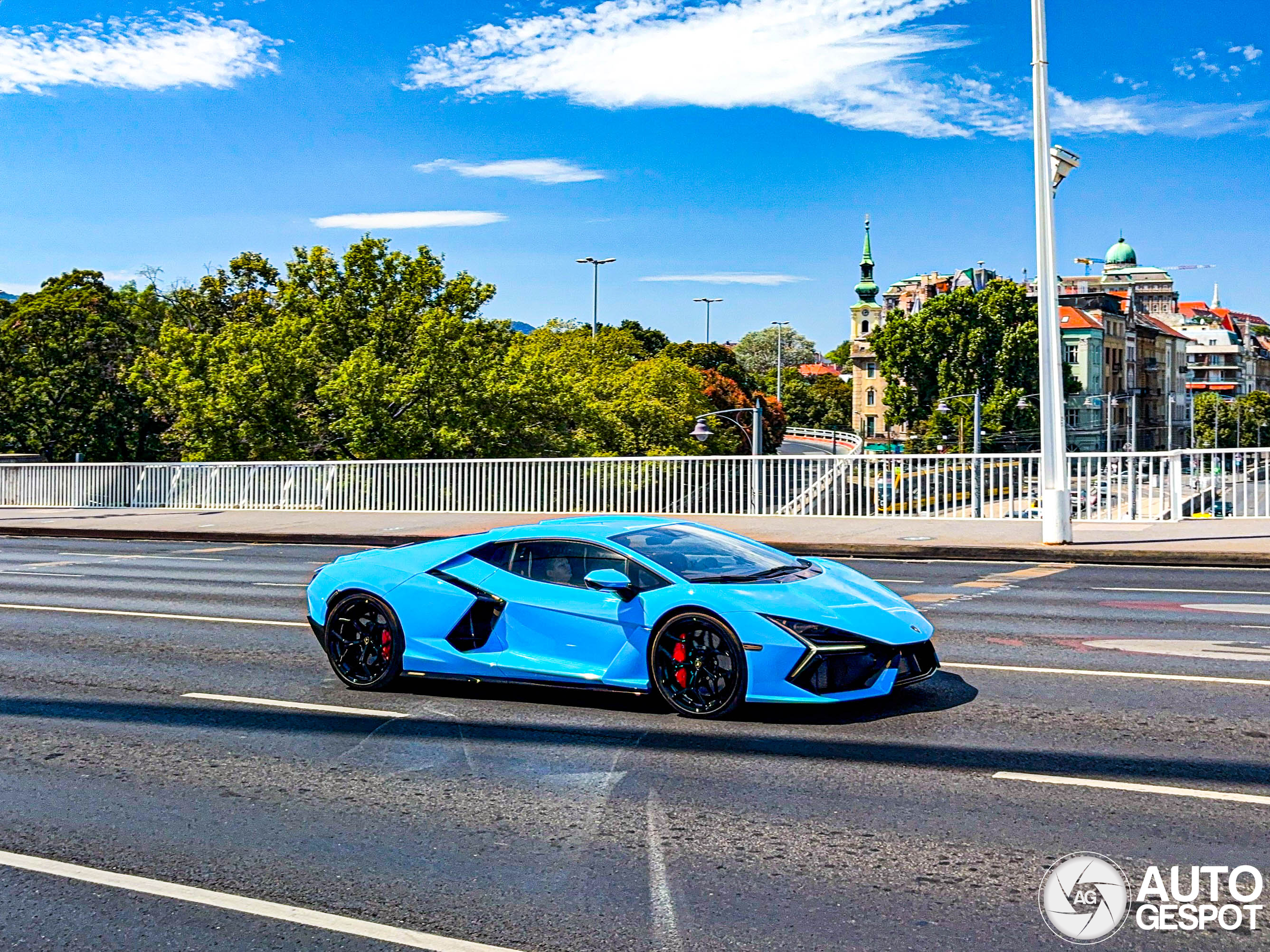 Lamborghini Revuelto