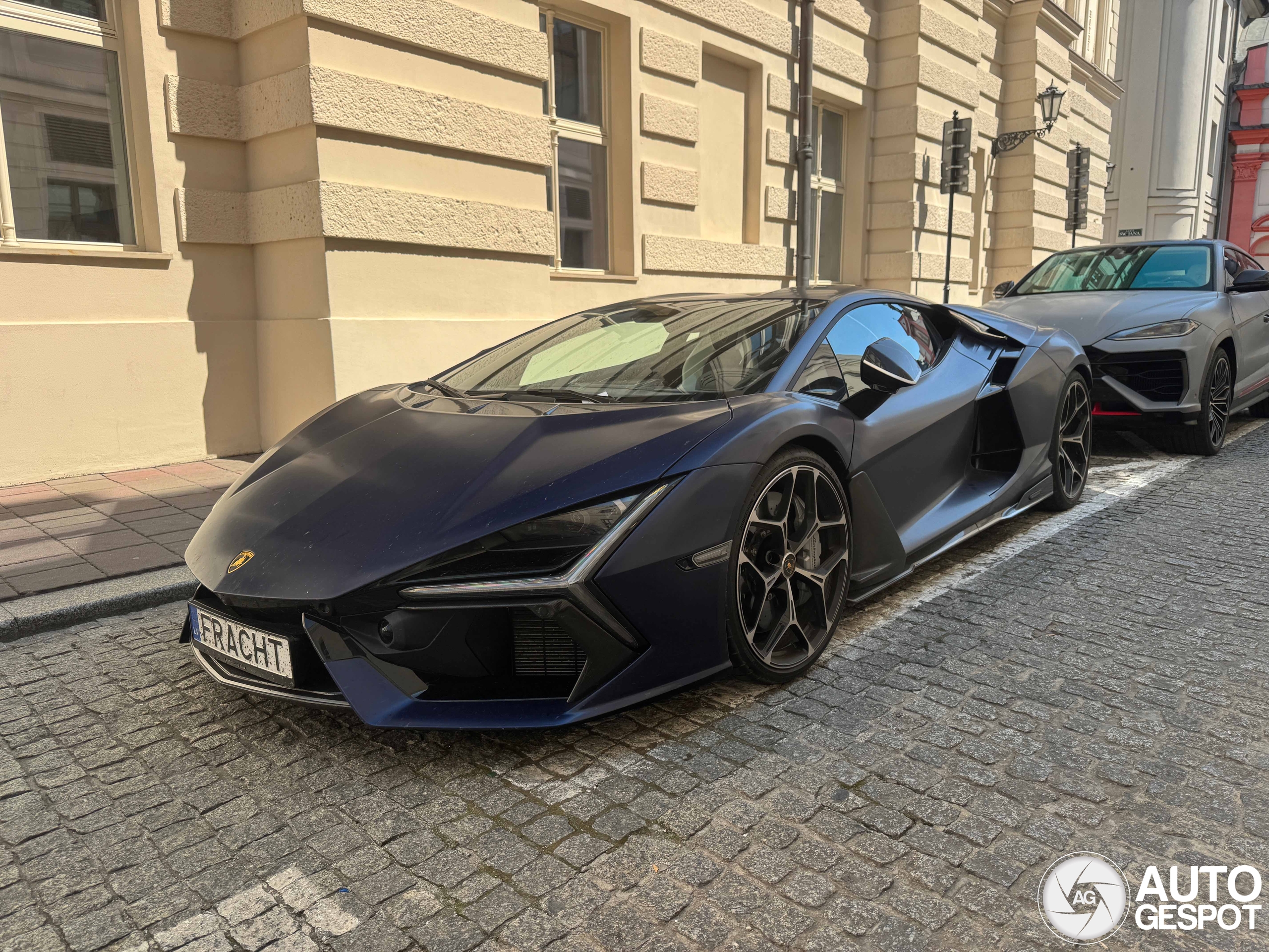 Lamborghini Revuelto