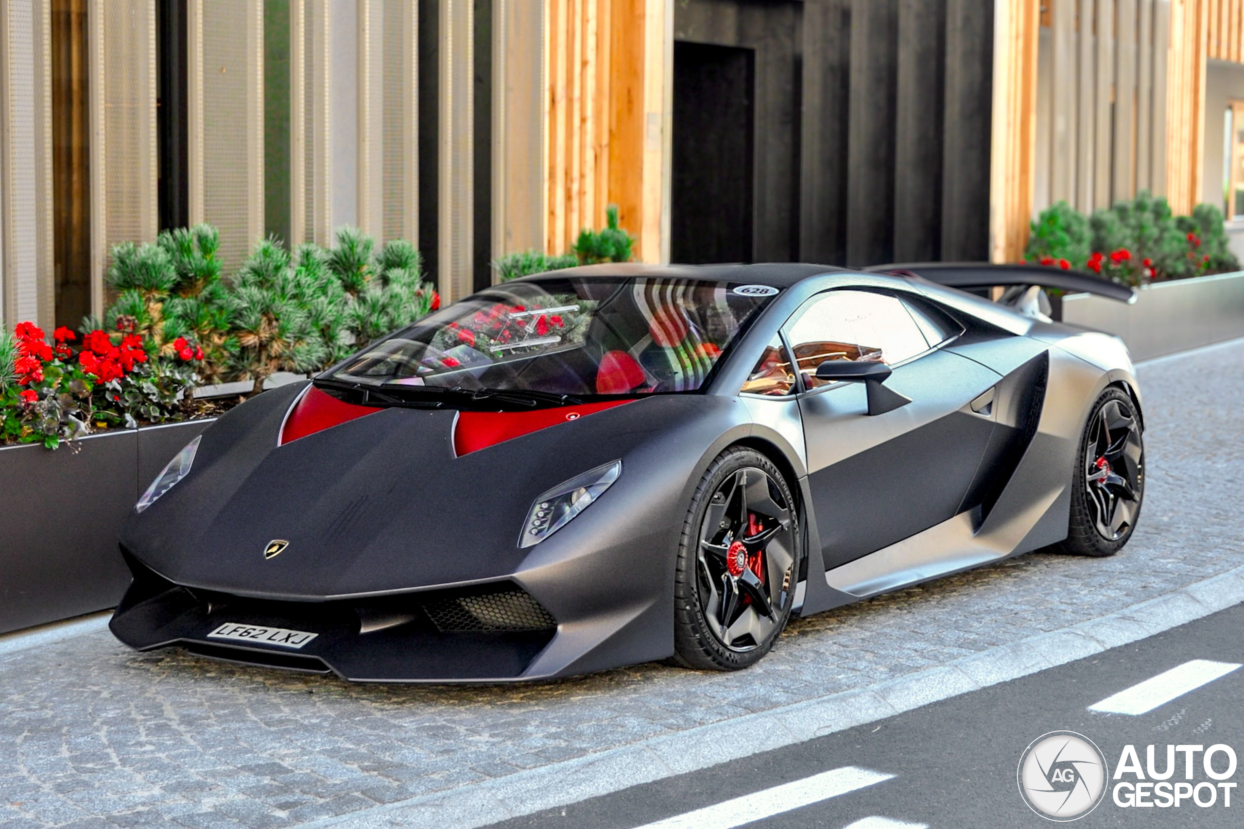 A historic moment: A road-legal Lamborghini Sesto Elemento in the wild