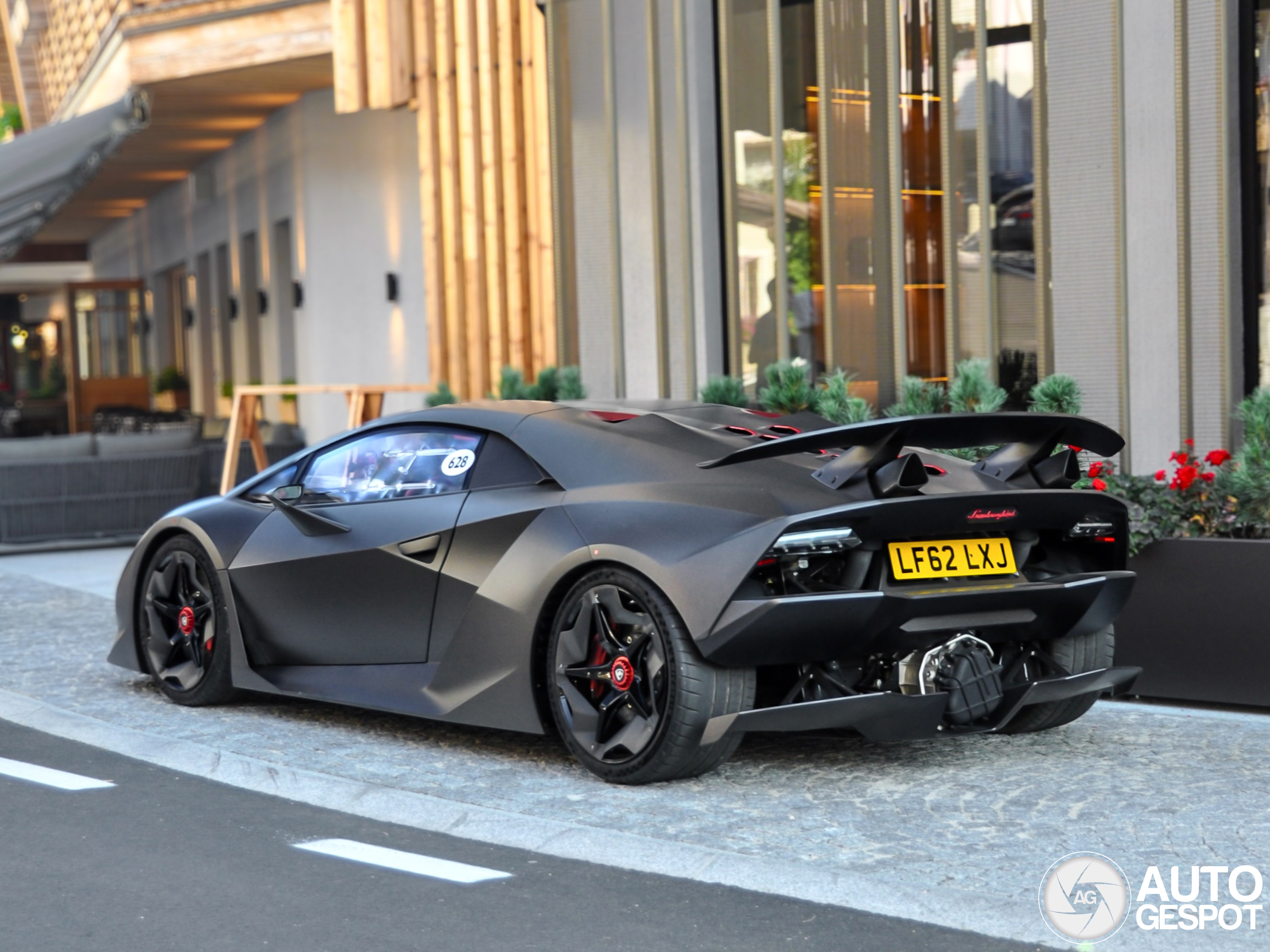 A historic moment: A road-legal Lamborghini Sesto Elemento in the wild