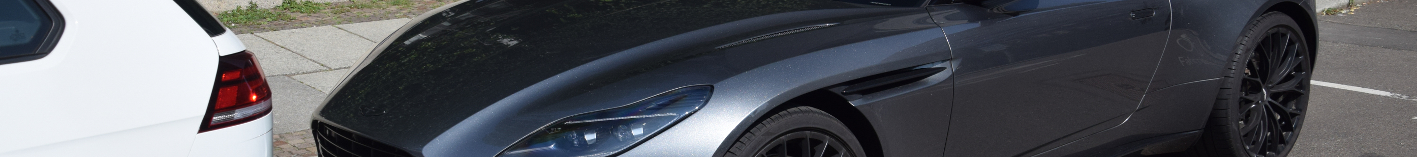 Aston Martin DB11 V8 Volante