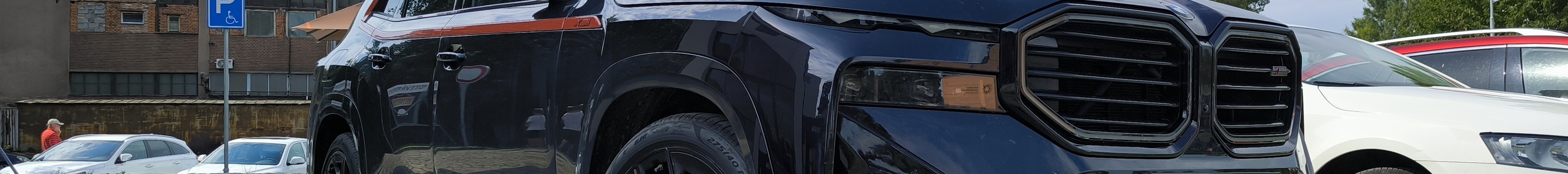 BMW XM G09 Label Red