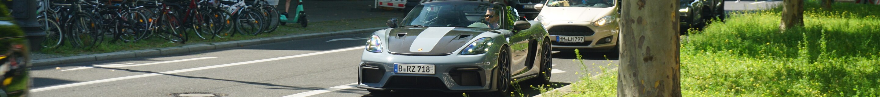 Porsche 718 Spyder RS Weissach Package
