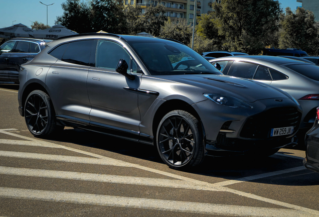 Aston Martin DBX707