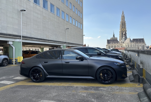 BMW M5 G90