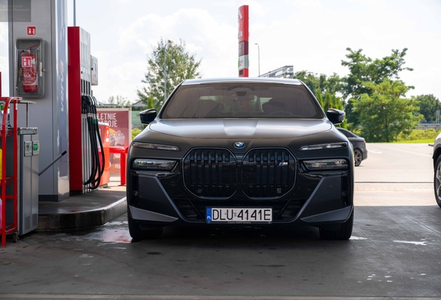 BMW M760e xDrive