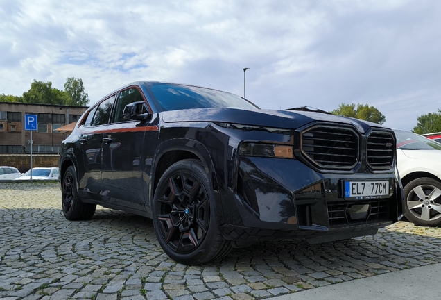 BMW XM G09 Label Red