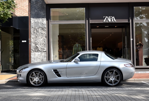 Mercedes-Benz SLS AMG