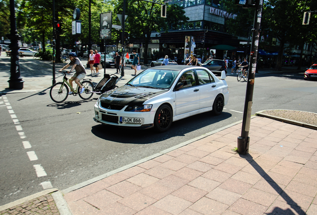 Mitsubishi Lancer Evolution IX