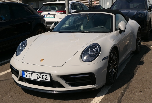 Porsche 992 Carrera 4 GTS Cabriolet