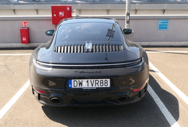Porsche 992 Carrera 4S