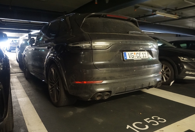 Porsche 9YA Cayenne GTS