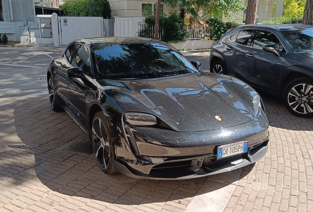 Porsche Taycan Turbo S Cross Turismo