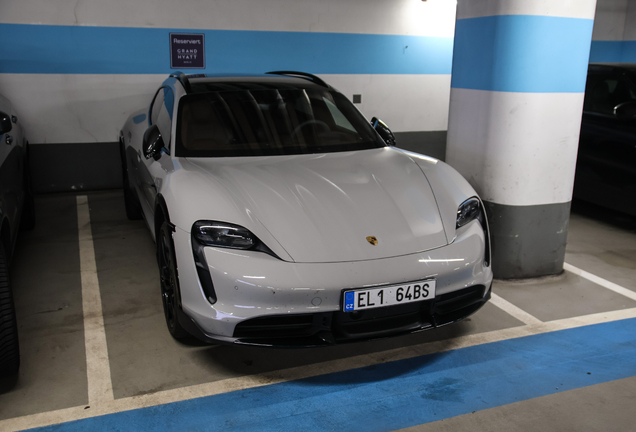 Porsche Taycan Turbo S Cross Turismo