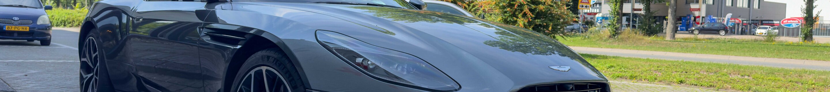 Aston Martin DB11 V8