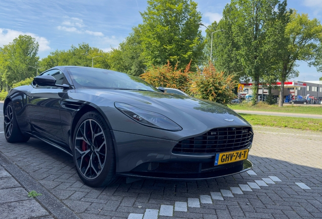 Aston Martin DB11 V8