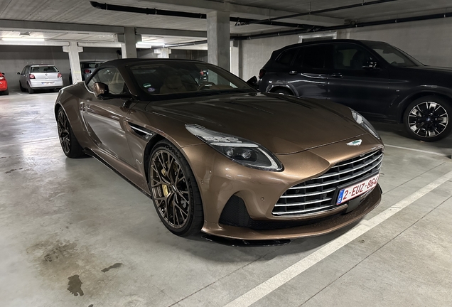 Aston Martin DB12 Volante
