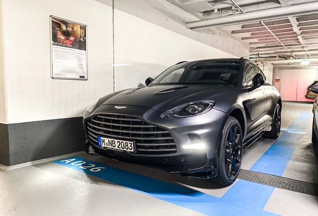 Aston Martin DBX707