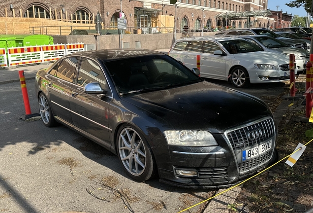 Audi S8 D3