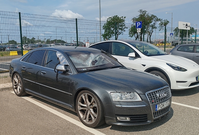 Audi S8 D3