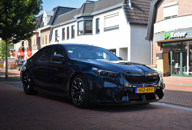 BMW M5 G90