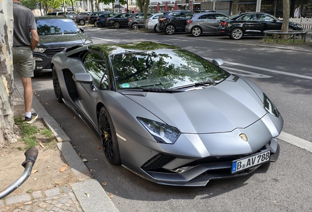 Lamborghini Aventador S LP740-4 Roadster