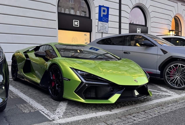 Lamborghini Revuelto