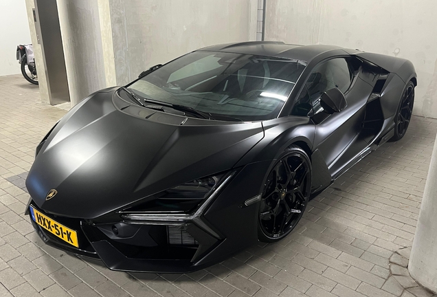 Lamborghini Revuelto