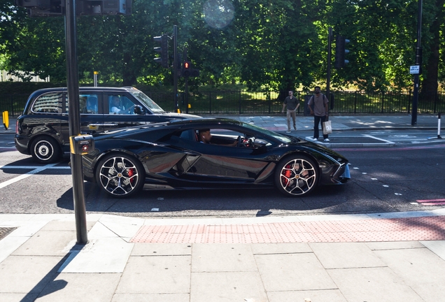 Lamborghini Revuelto