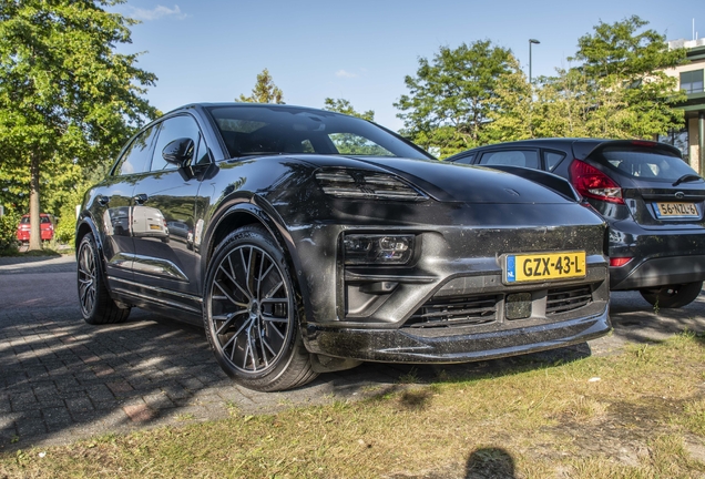 Porsche Macan EV Turbo
