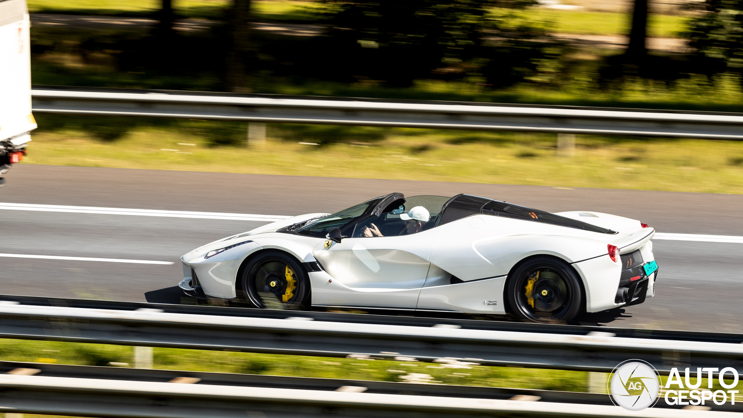 Ferrari LaFerrari Aperta