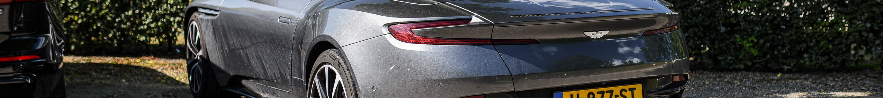 Aston Martin DB11 V8 Volante