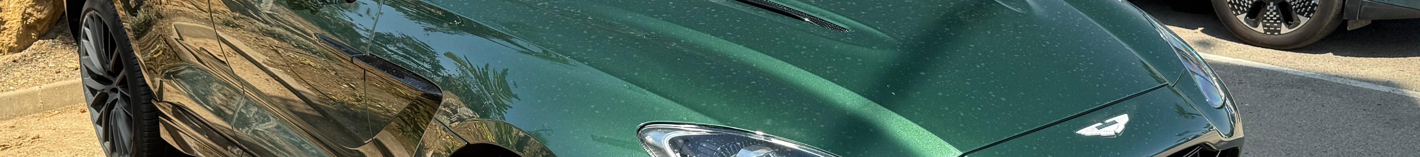 Aston Martin DBX707