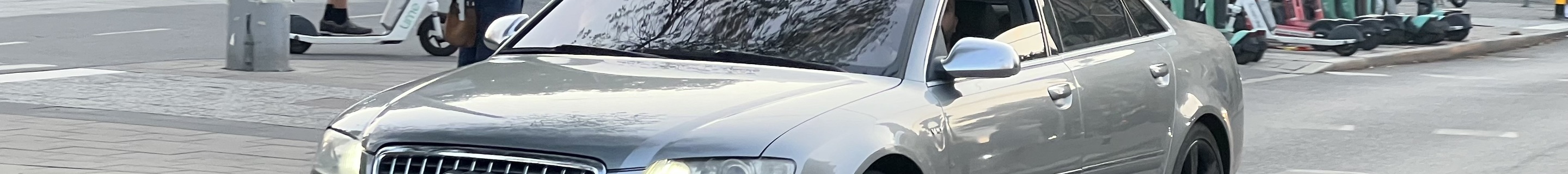 Audi S8 D3