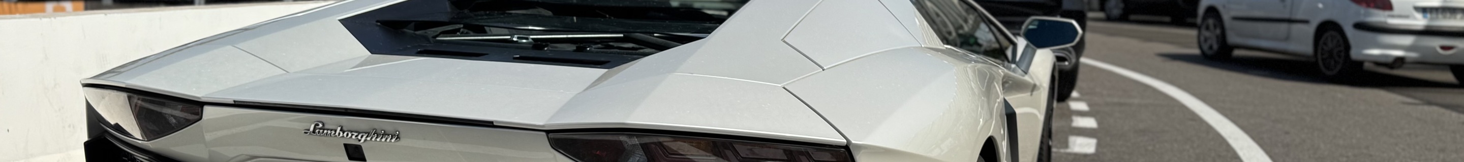 Lamborghini Aventador LP700-4