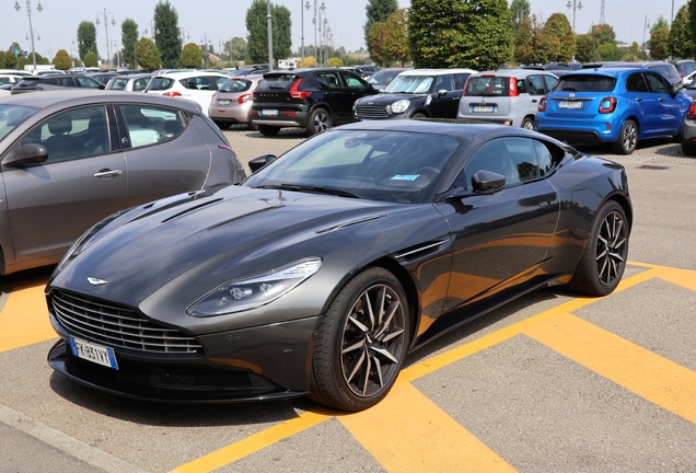 Aston Martin DB11