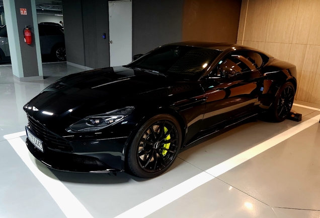 Aston Martin DB11 AMR