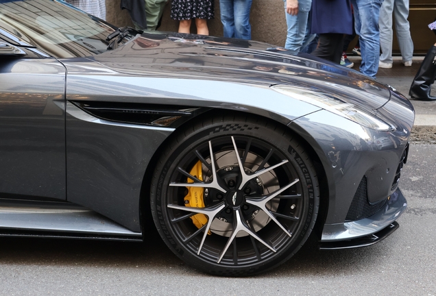 Aston Martin DB12