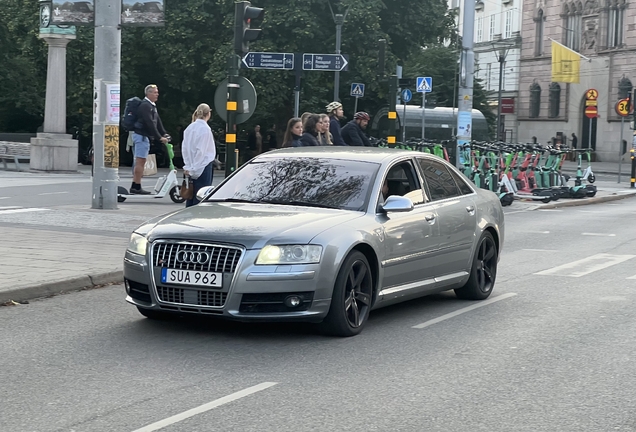 Audi S8 D3