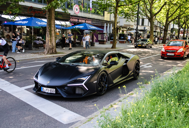 Lamborghini Revuelto