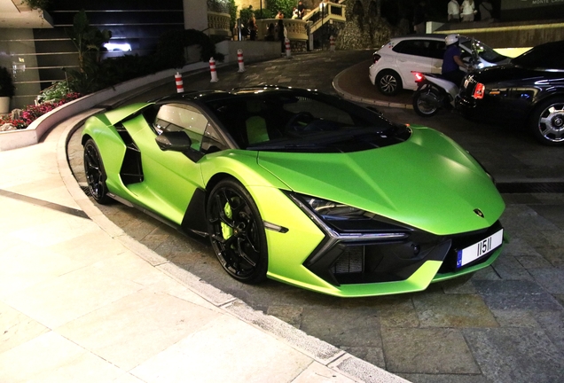 Lamborghini Revuelto