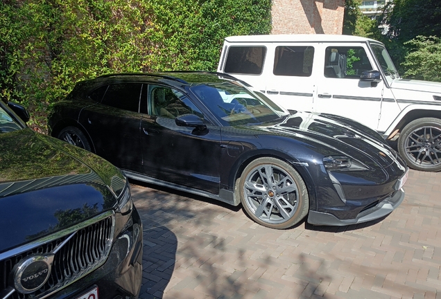 Porsche Taycan Turbo S Cross Turismo