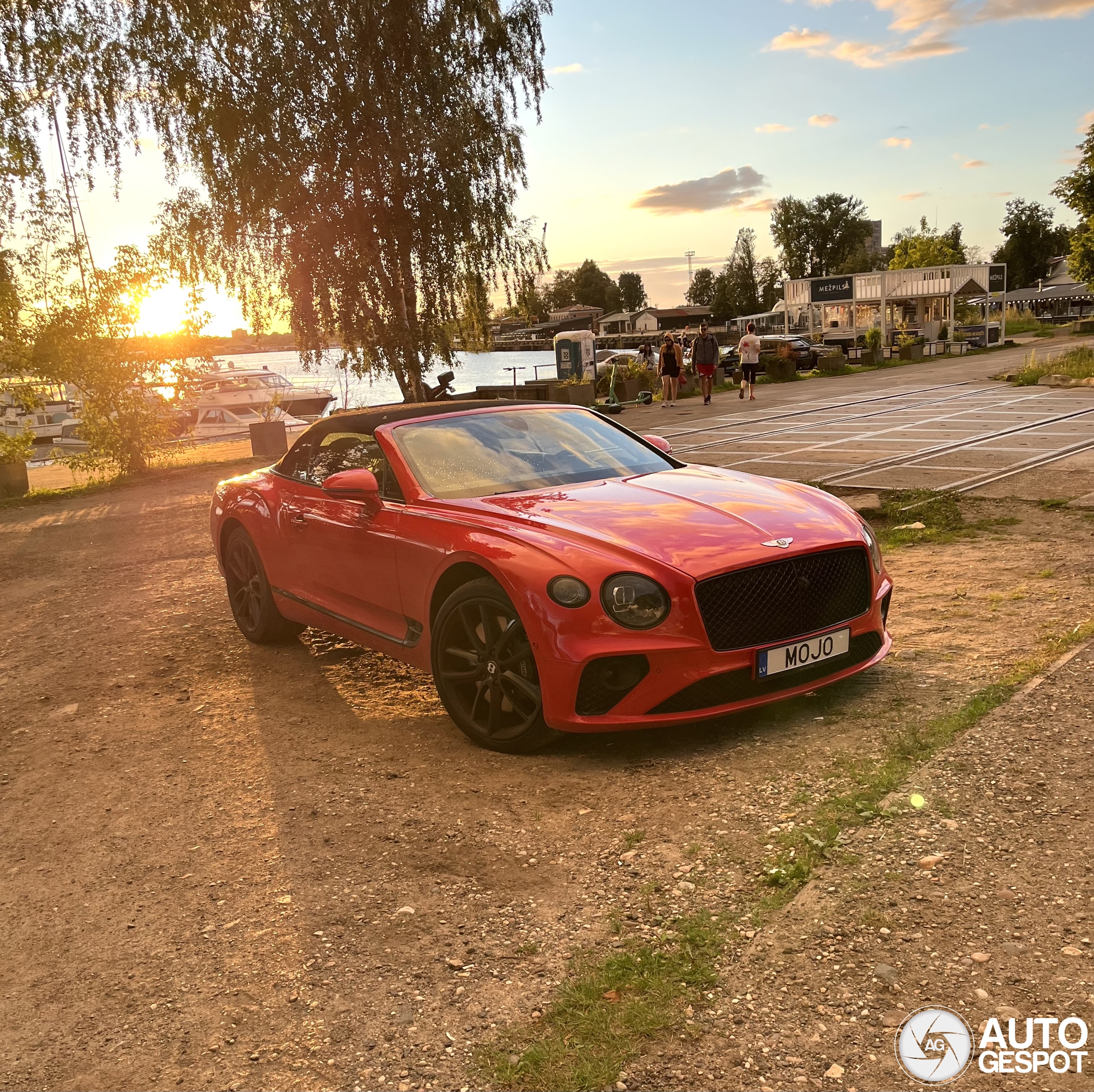 Bentley Continental GTC 2019