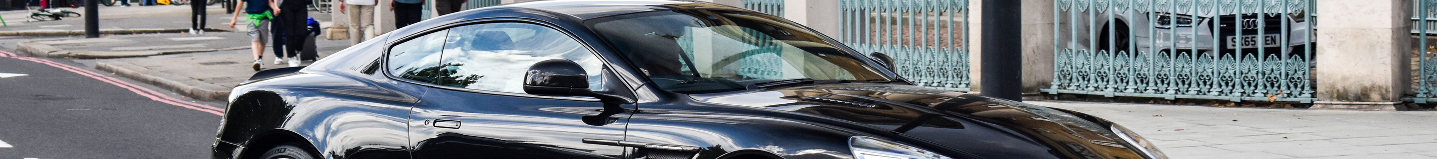 Aston Martin DB9 2015 Carbon Black Edition