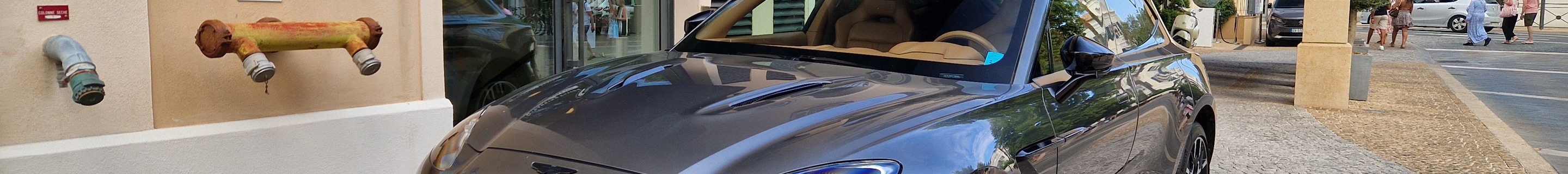 Aston Martin DBX707