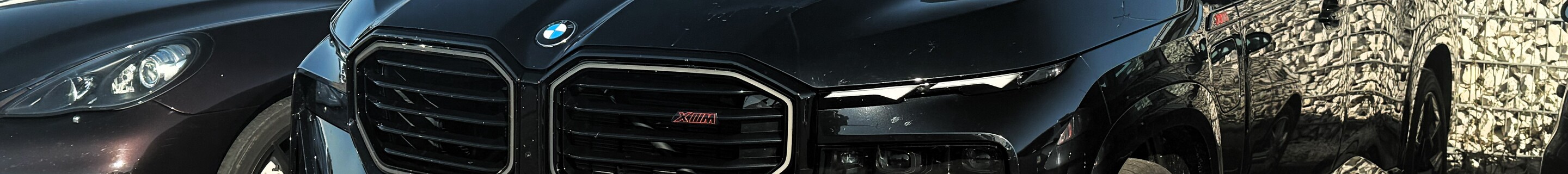 BMW XM G09 Label Red