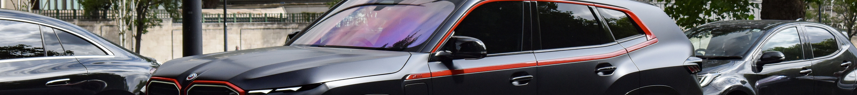 BMW XM G09 Label Red
