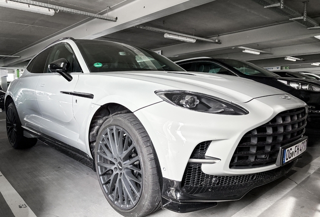 Aston Martin DBX707