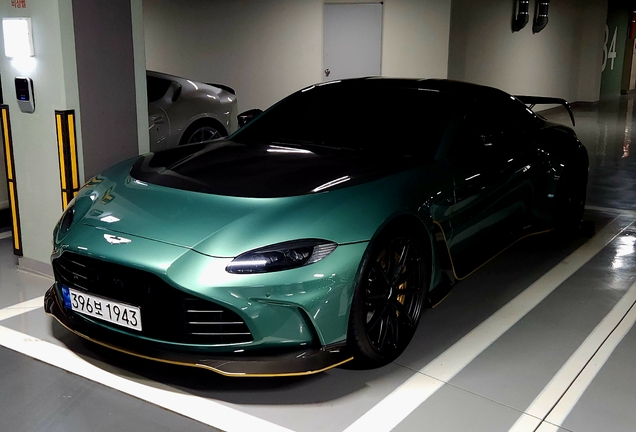 Aston Martin V12 Vantage 2023