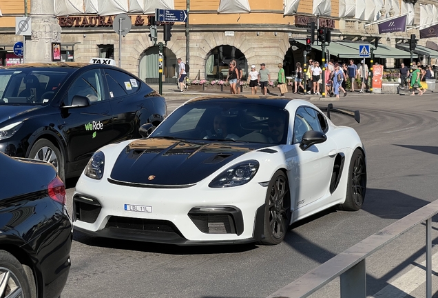 Porsche 718 Cayman GT4 RS Weissach Package